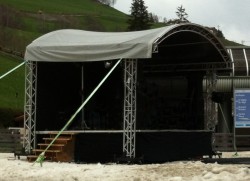 Bühne im Schnee Gassl ...